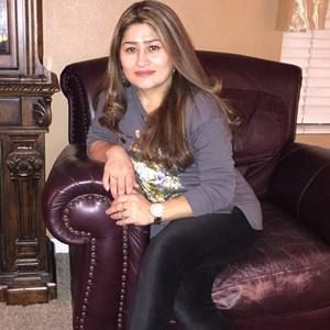 Meet your Posher, Dina